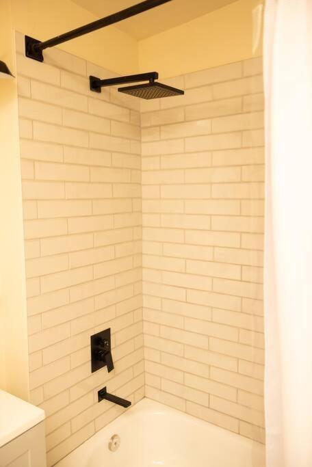 Paloma - Lux Industrial Townhome Holiday home Newark