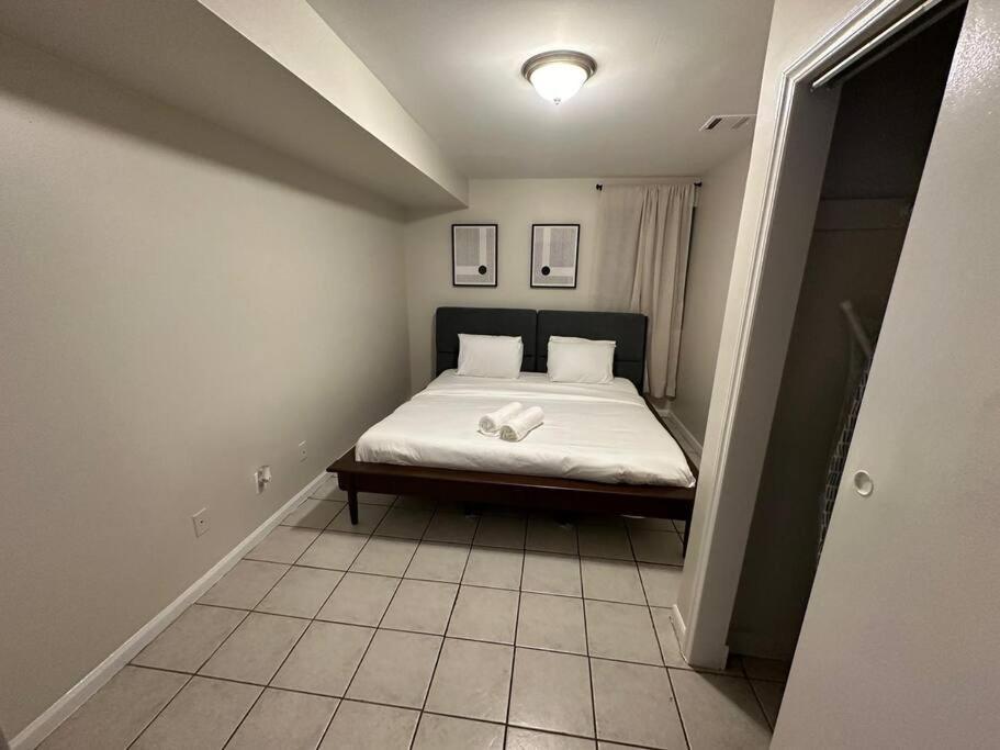 Exquisite 2 Bedroom Ewr Dwt Nyc Apartment Newark