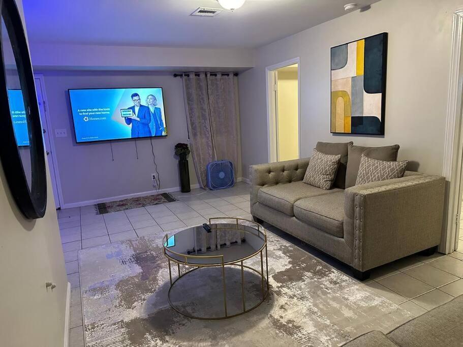 Exquisite 2 Bedroom Ewr Dwt Nyc Apartment