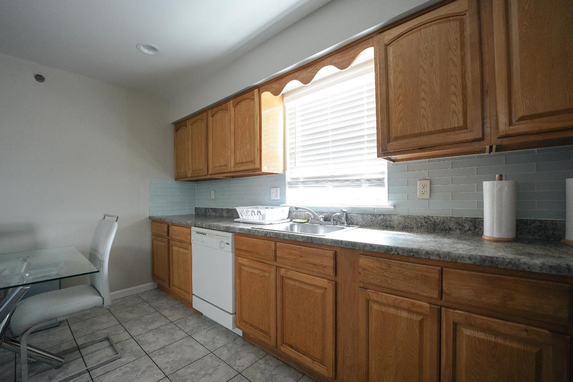 Liberty Gem Brick House - 3 Apartment *