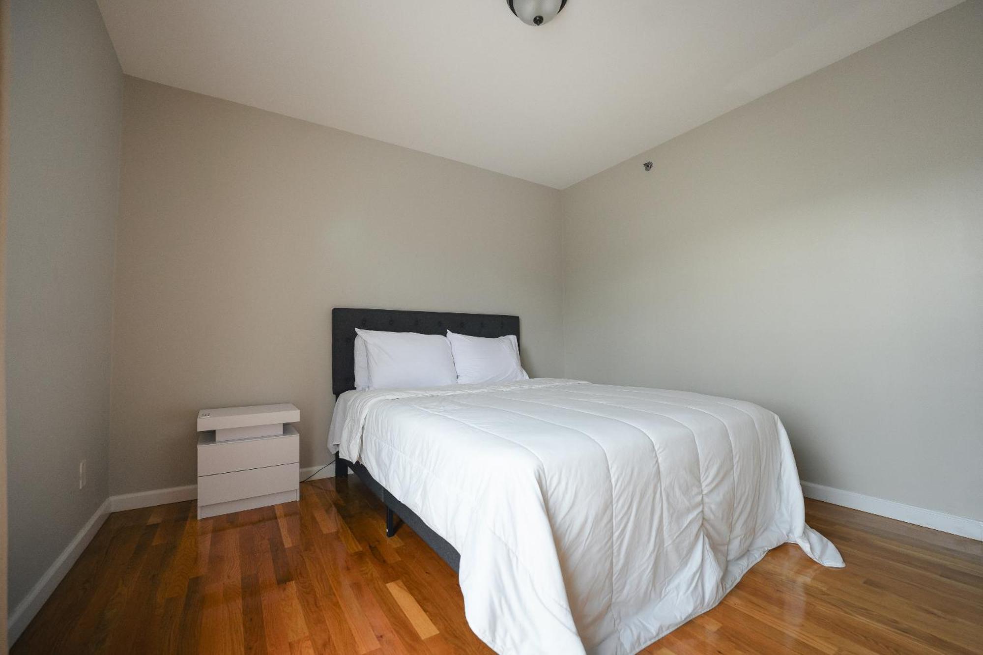 Liberty Gem Brick House - 3 Apartment *