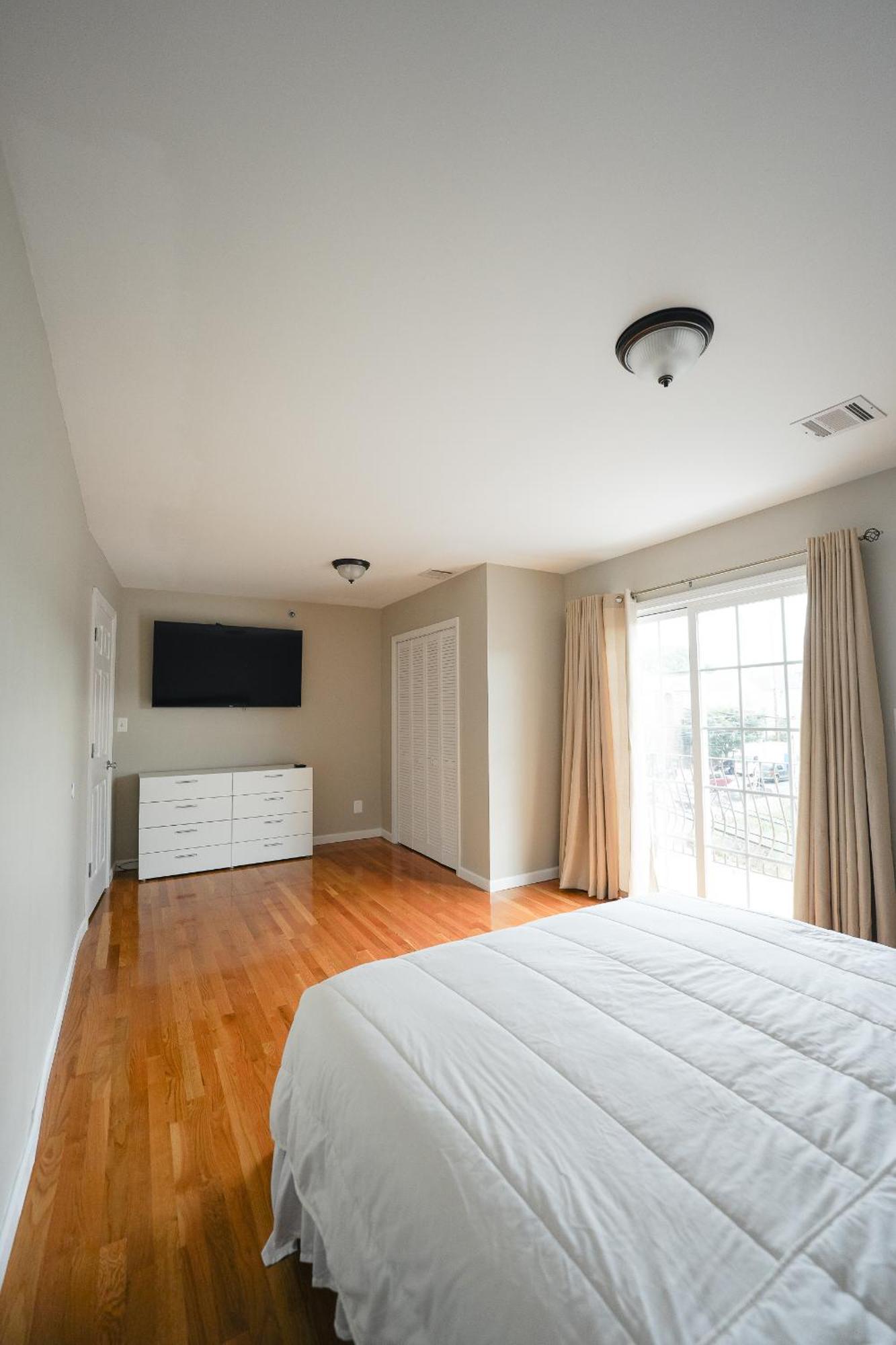 Liberty Gem Brick House - 3 Apartment *