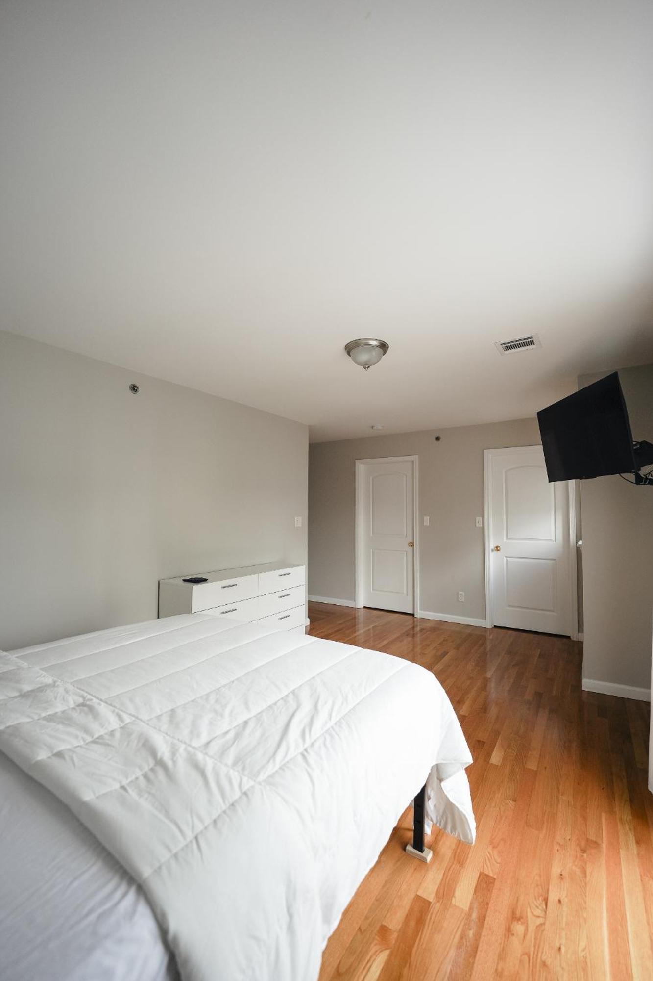 Liberty Gem Brick House - 3 Apartment