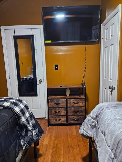 Large 3 Brm 2 Bath Near Ewr Nyc Newark