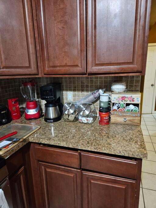 Apartment Large 3 Brm 2 Bath Near Ewr Nyc Newark
