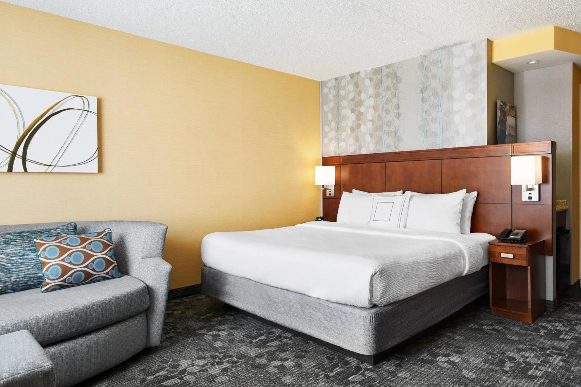 Courtyard By Marriott Downtown