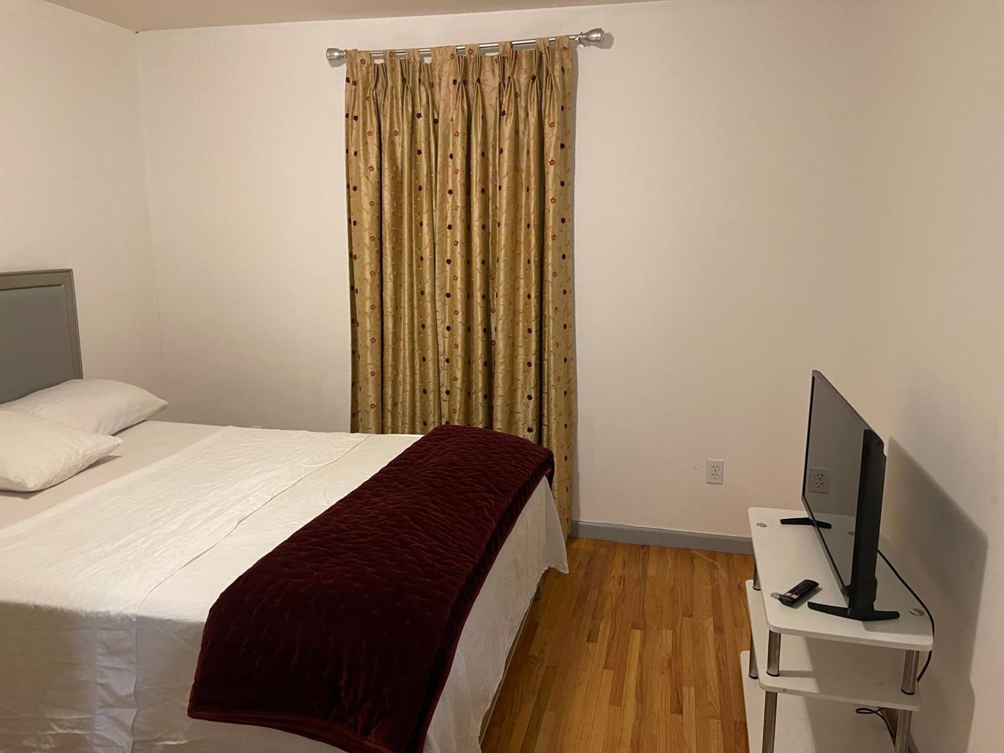 The Peculiar At Chadwick Apartment Newark