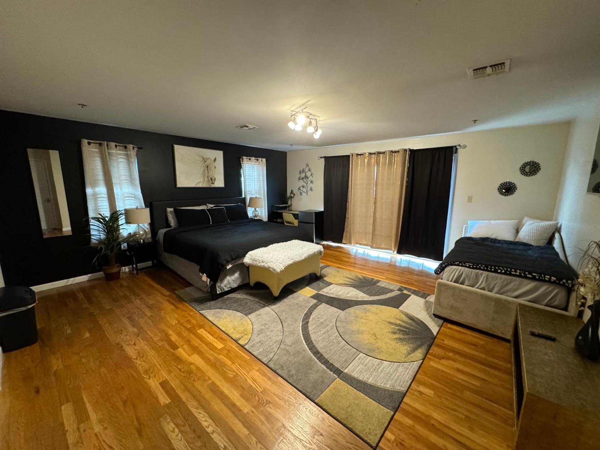 4 Bedroom Apt In Apartment Newark