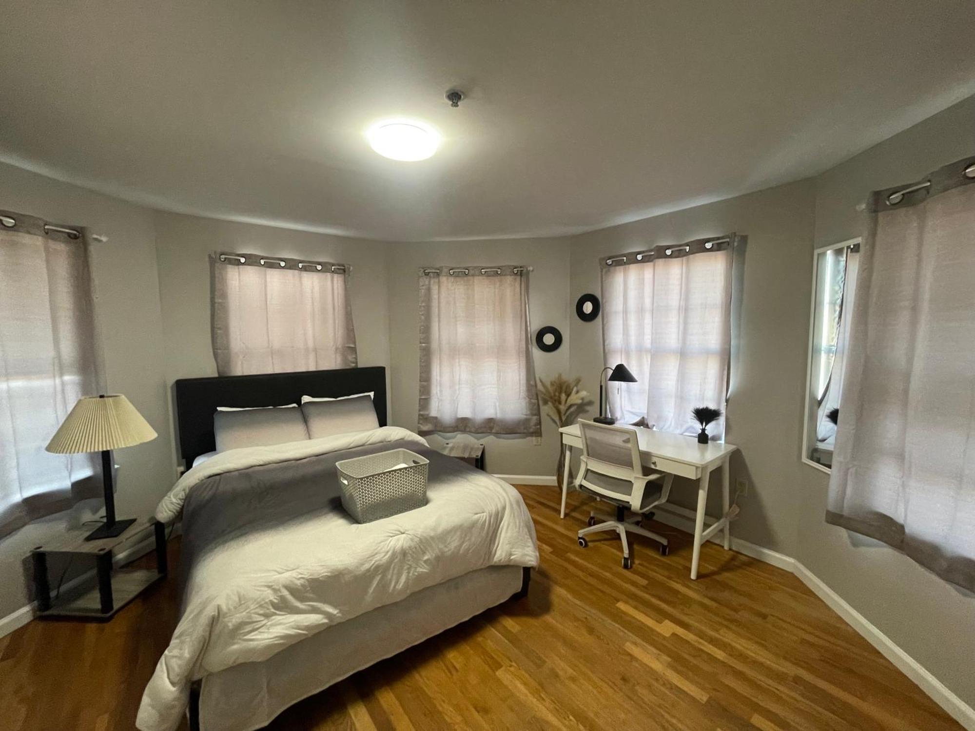 4 Bedroom Apt In Newark