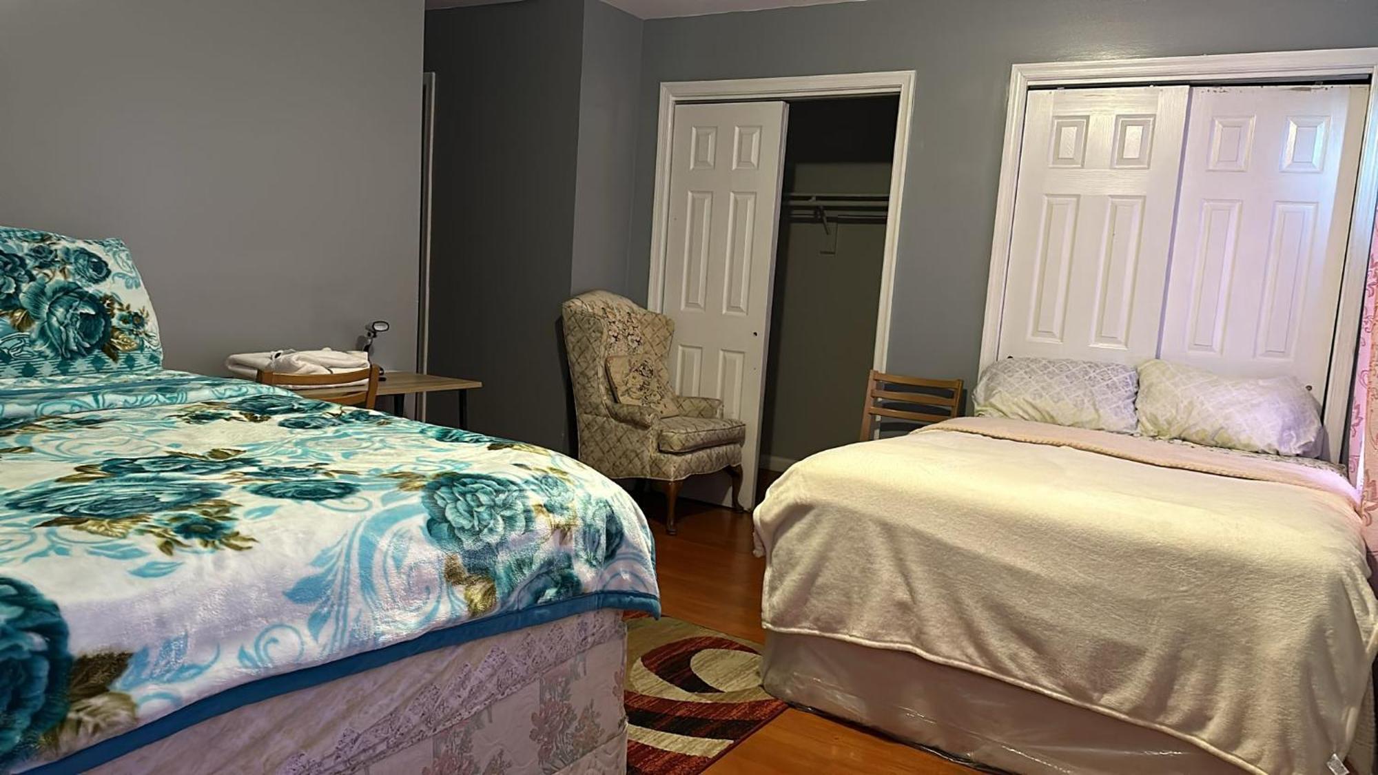 Divine 65 Sherman 6mins To Airport And 4mins To Penn Station Guest house Newark