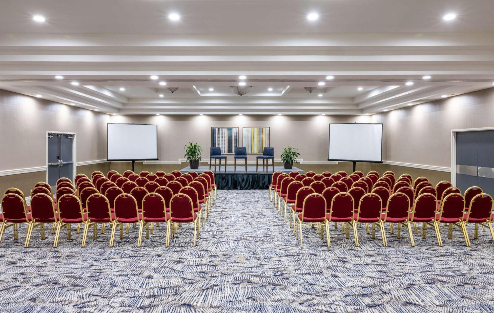 Hotel Doubletree By Hilton Airport 4*