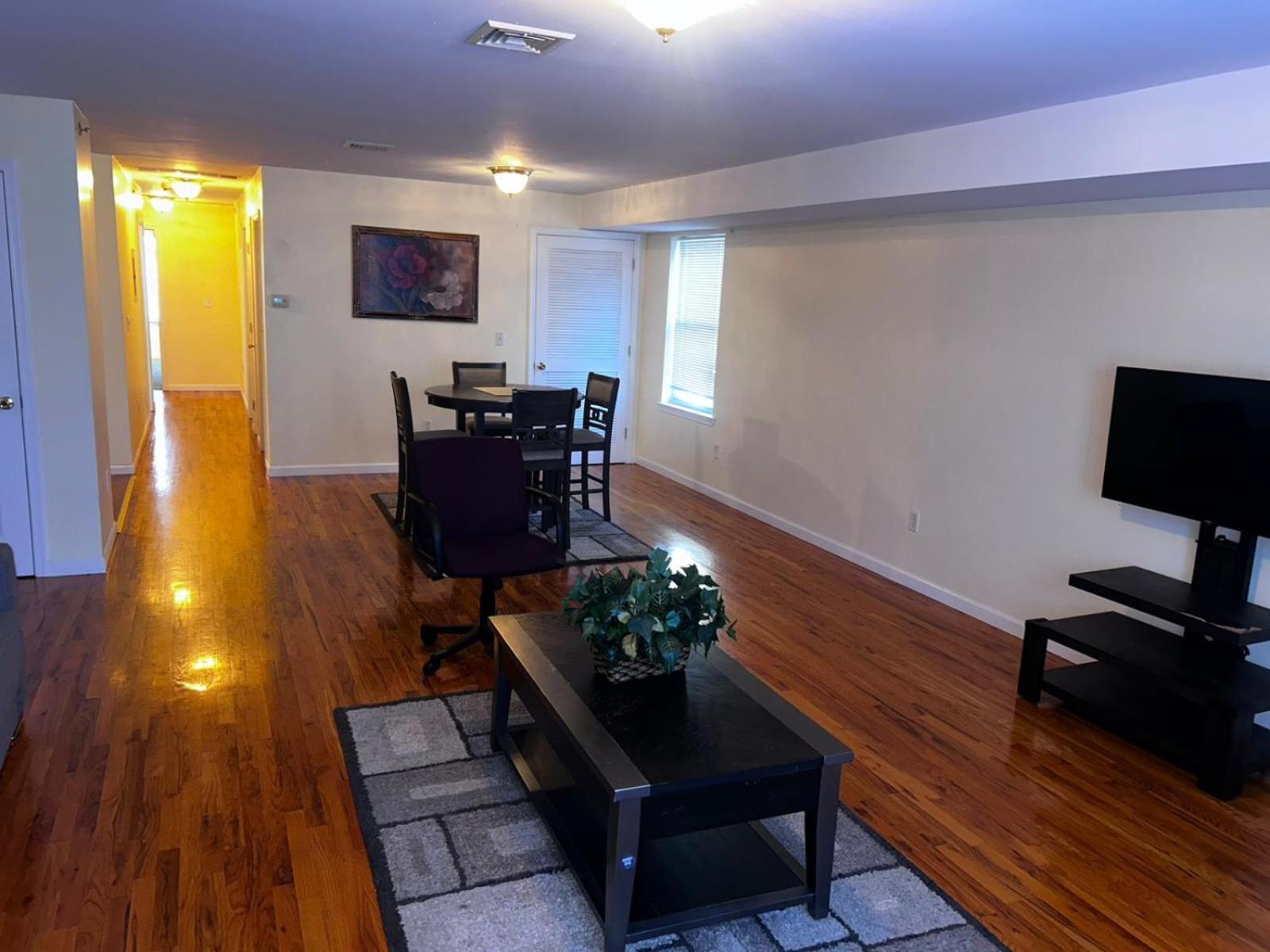 3-bedroom 5 Miles Airport
