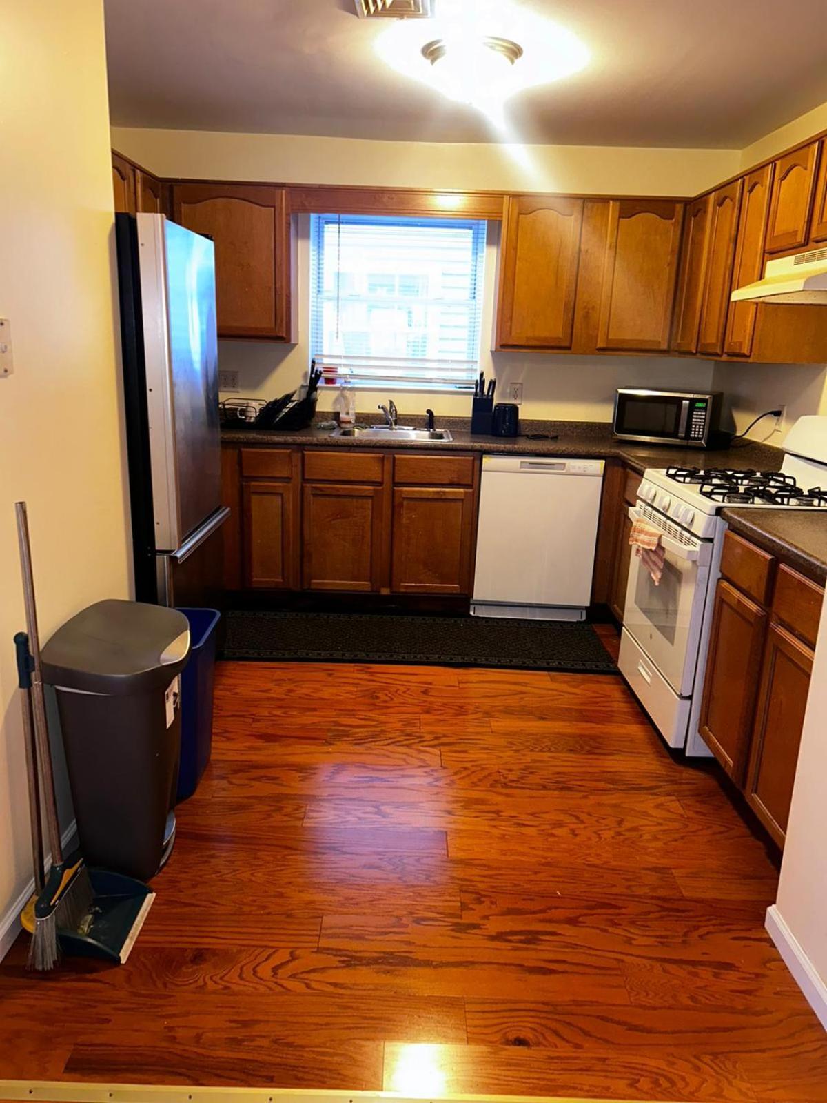 3-bedroom 5 Miles Airport