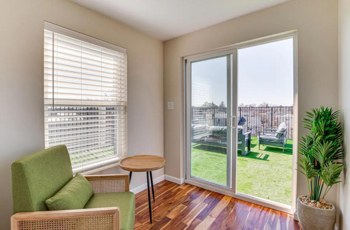 Townhouse - Urban Living With Rooftop Deck! Holiday home