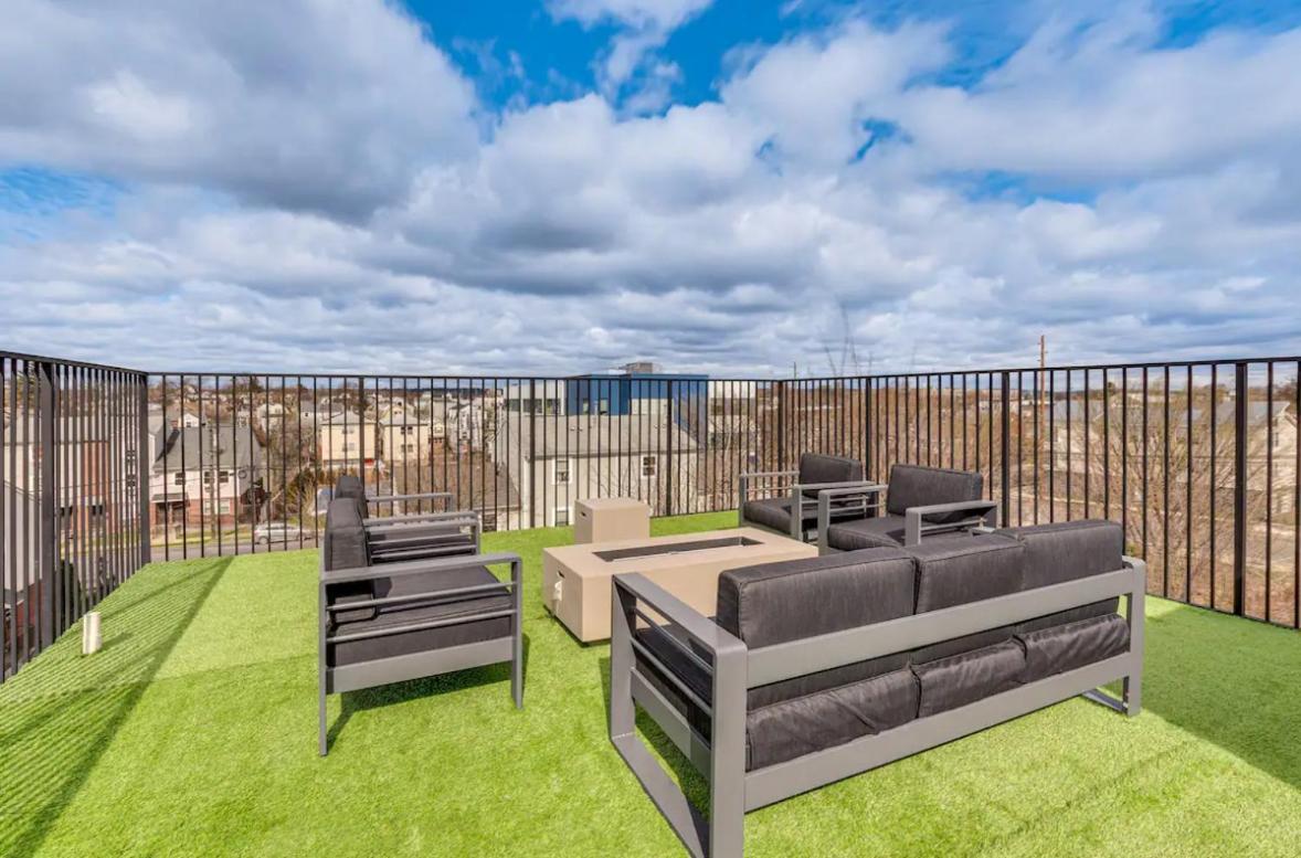 Townhouse - Urban Living With Rooftop Deck! Holiday home Newark