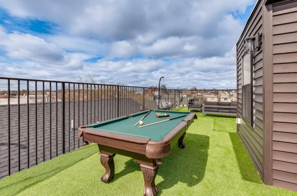 Townhouse - Urban Living With Rooftop Deck! Holiday home