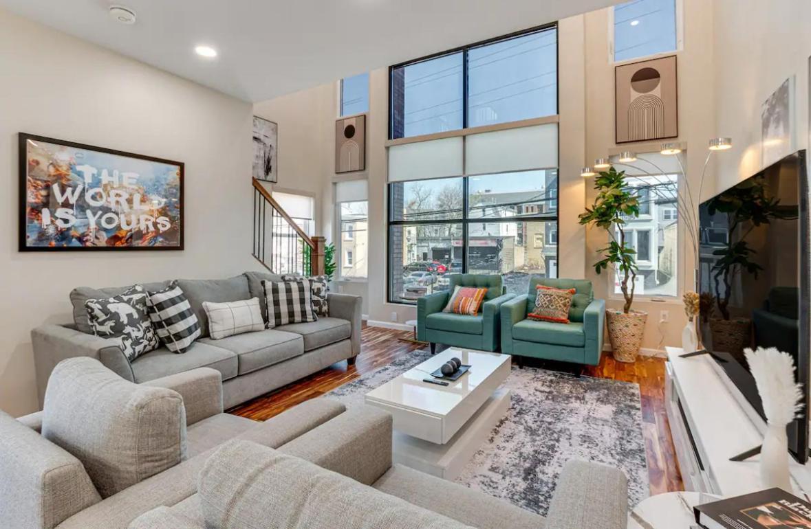 Holiday home Townhouse - Urban Living With Rooftop Deck!