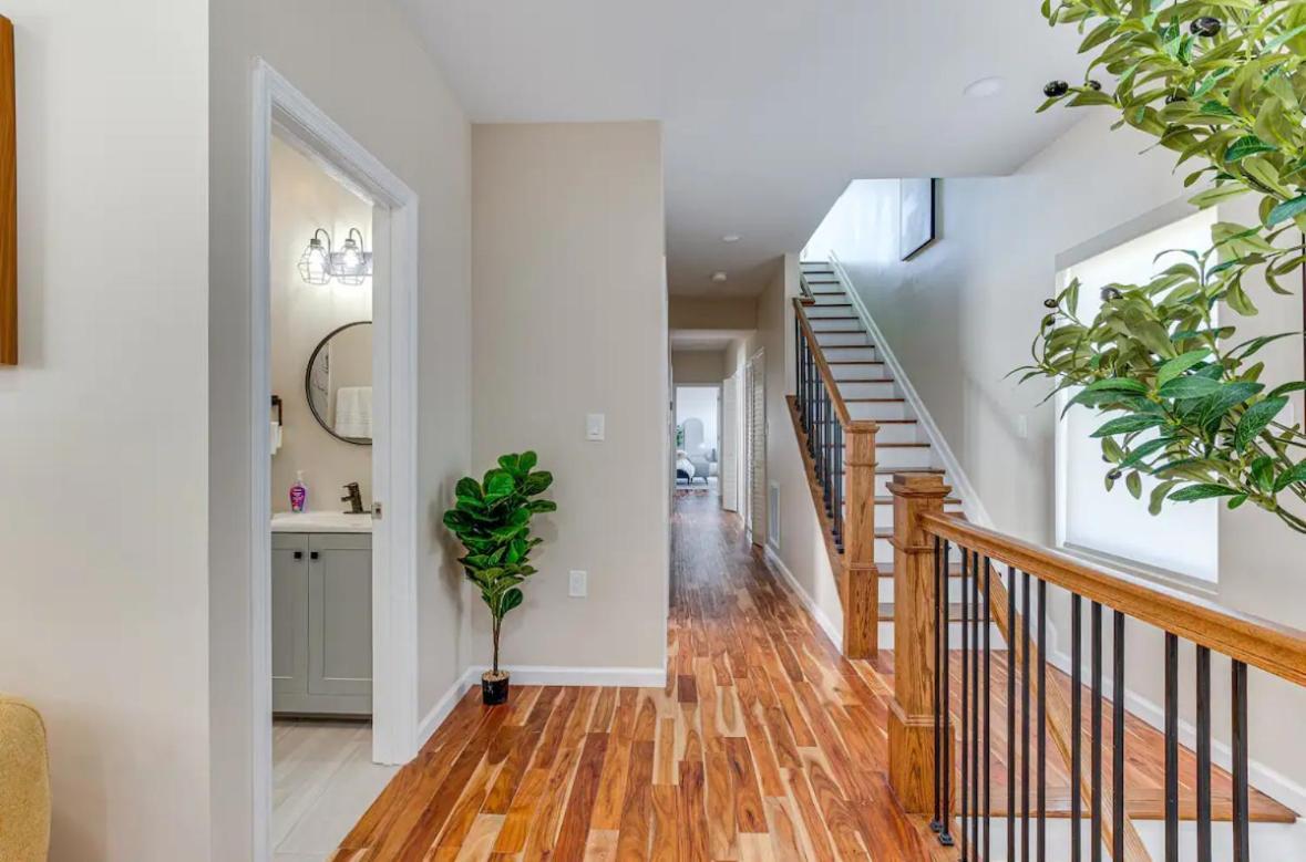 Townhouse - Urban Living With Rooftop Deck! Holiday home