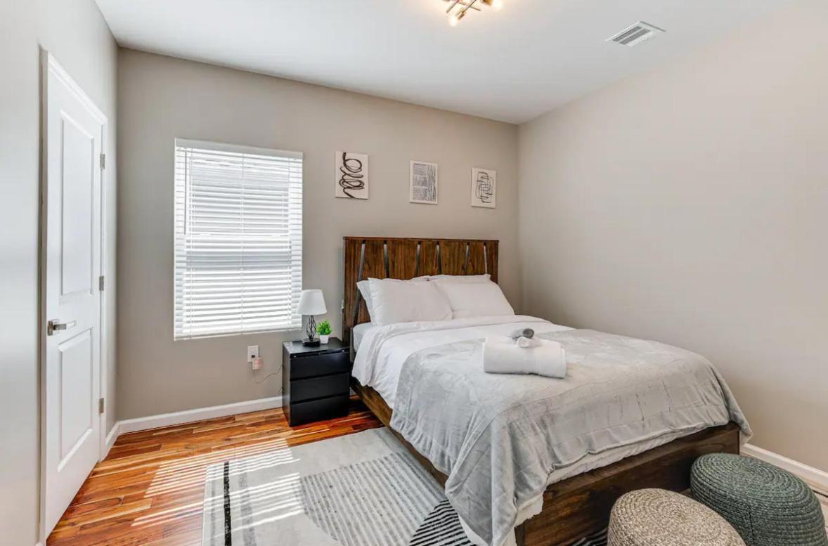 Townhouse - Urban Living With Rooftop Deck! Holiday home *