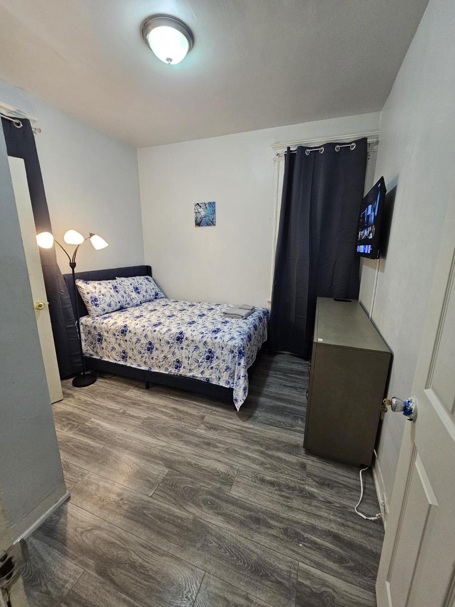 3f8-chelsea In-unit Washer Dryer And Tv