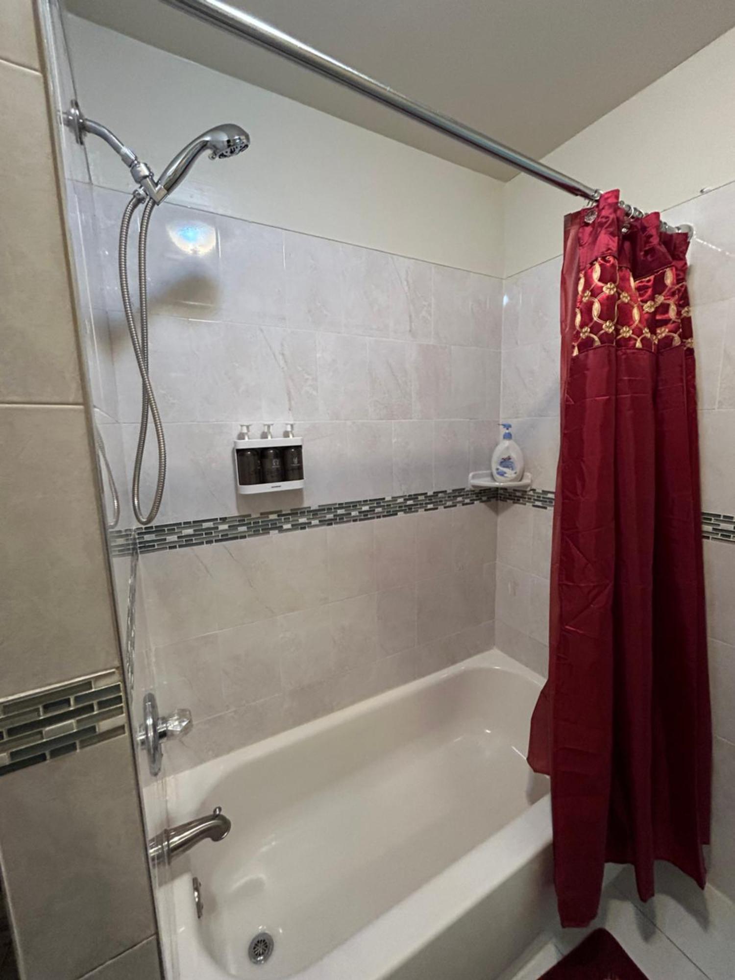 3f8-chelsea In-unit Washer Dryer And Tv * Newark