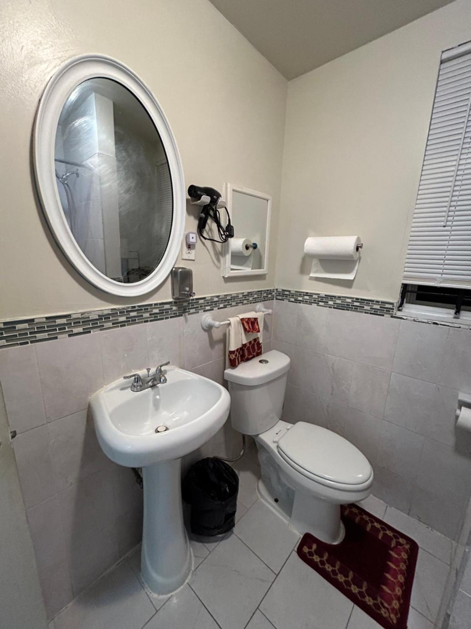 3f8-chelsea In-unit Washer Dryer And Tv *