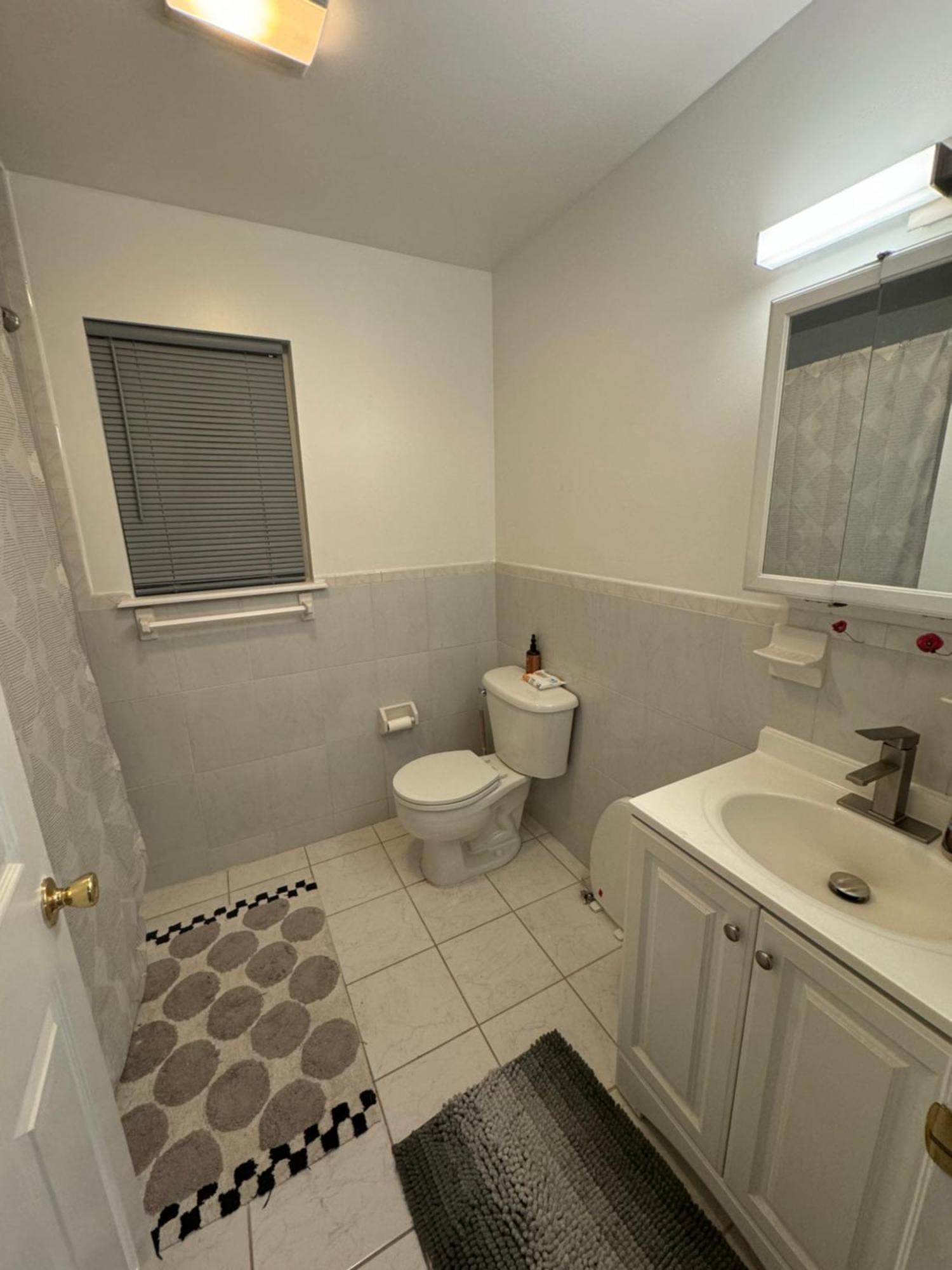 4brm In 3fam House, * Newark