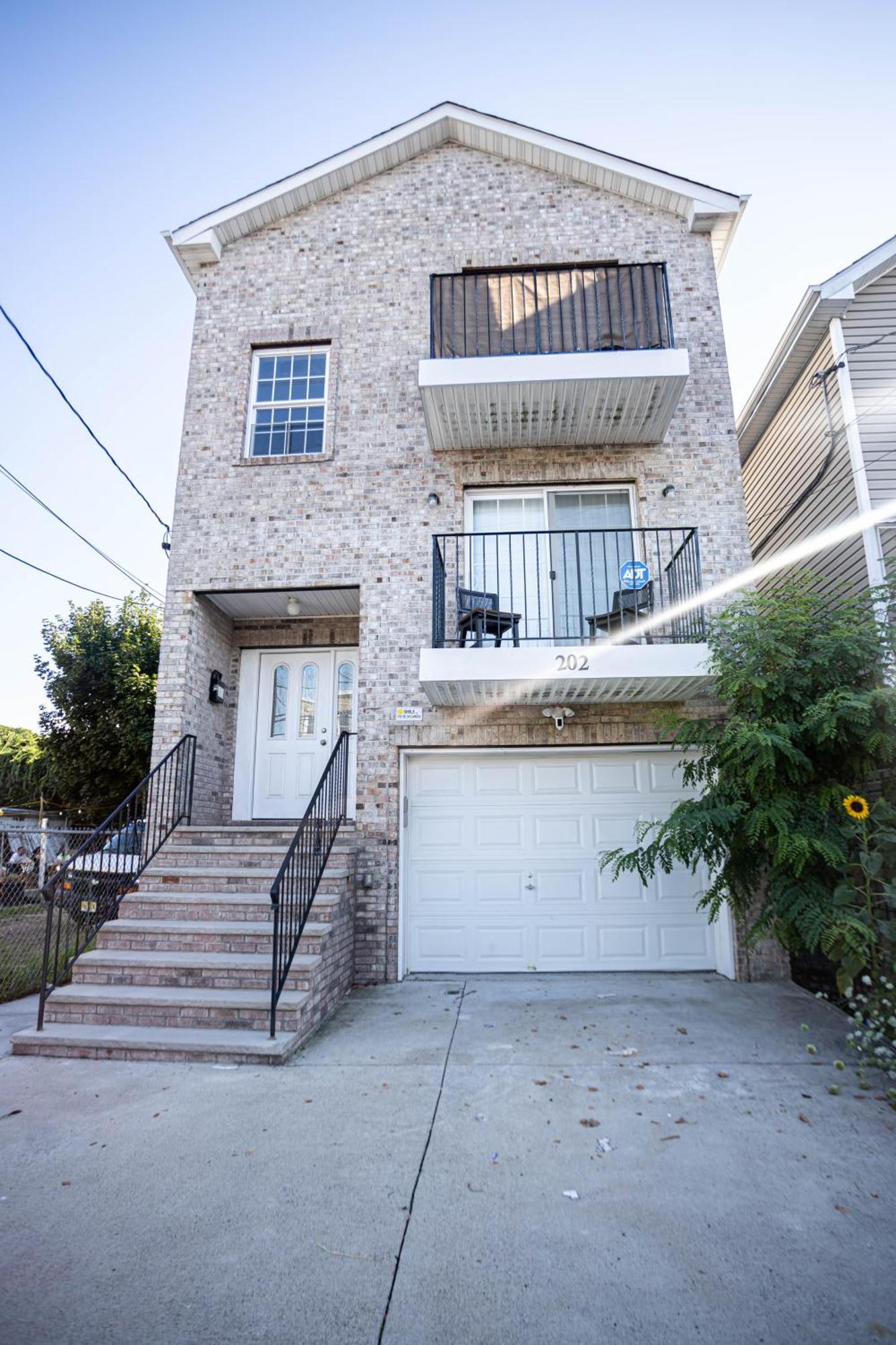 Apartment Urban Oasis Spacious 3br 2ba Patio Oasis Near Nyc Ewr American Dream Mall