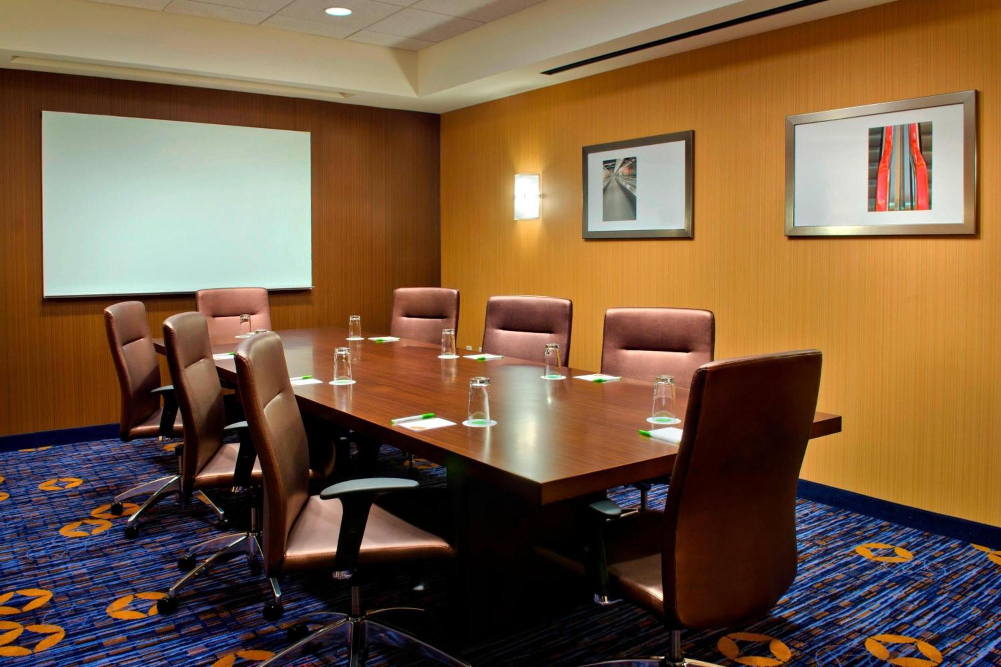 Hotel Courtyard By Marriott Downtown 3*