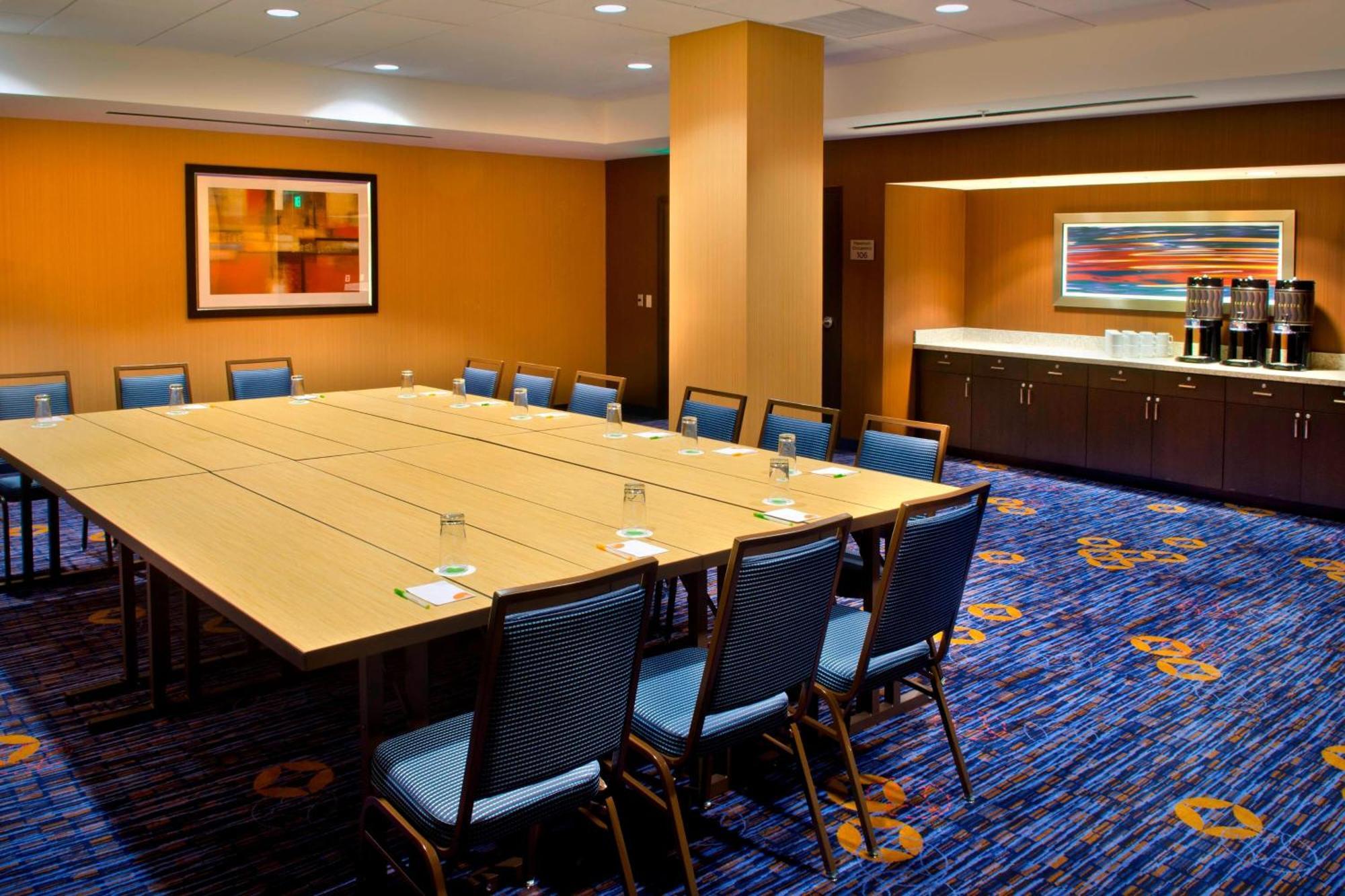 Courtyard By Marriott Downtown 3*