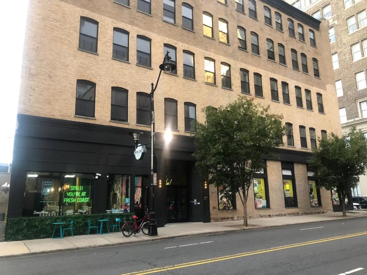 Apartment 20 Min To Manhattan! 2br Luxurious Comfy & Spotless Newark