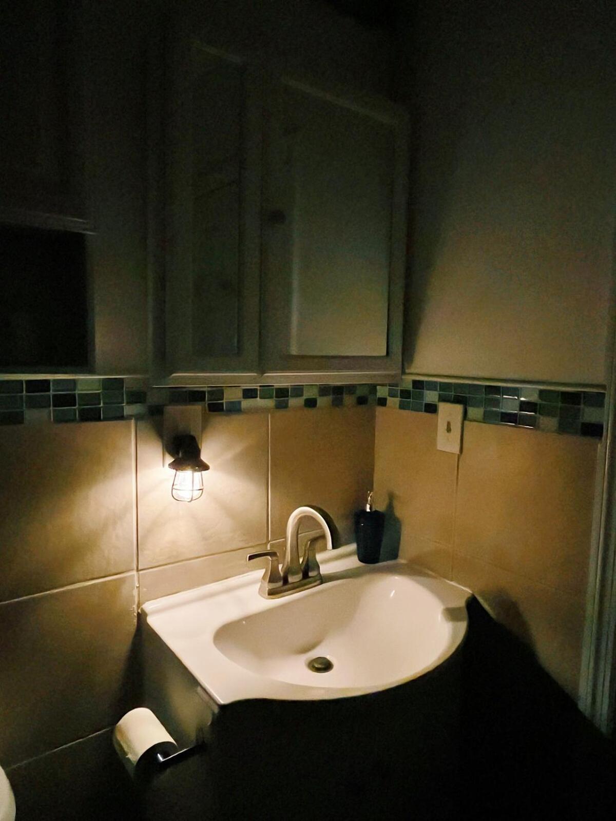 3 Bdrm Stay! Trippy King By Dwtwn Nwk Holiday home Newark