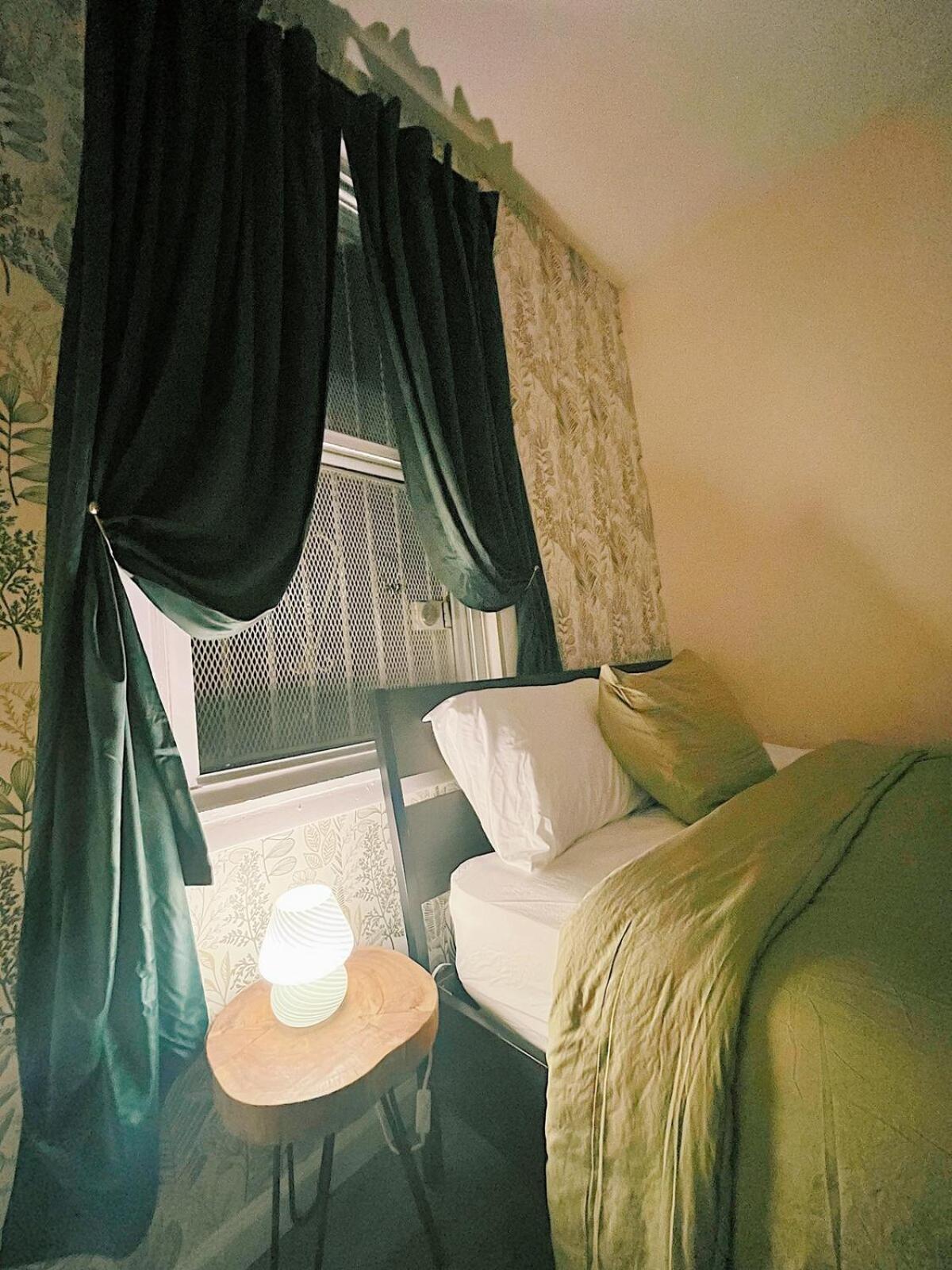 3 Bdrm Stay! Trippy King By Dwtwn Nwk *