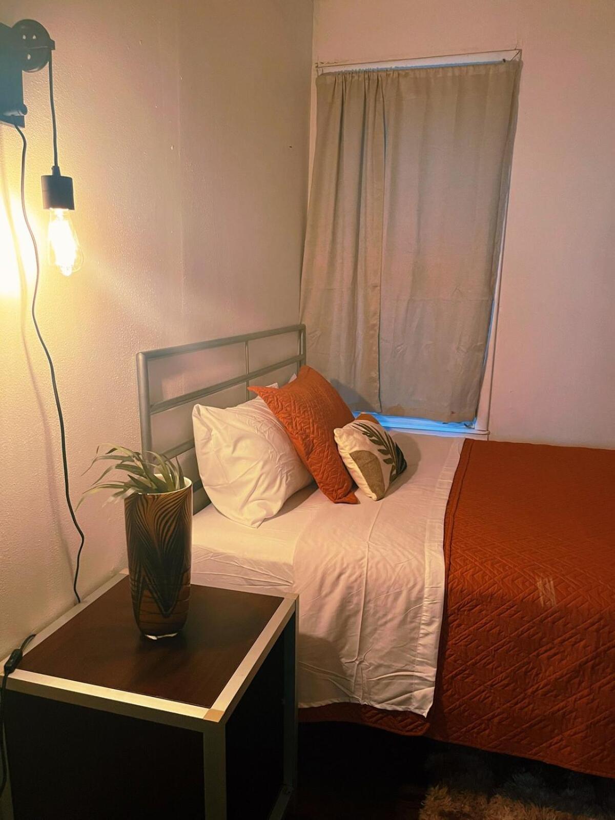 Ironbound 4 Bdrm Industrial Suite! Free Parking Holiday home *