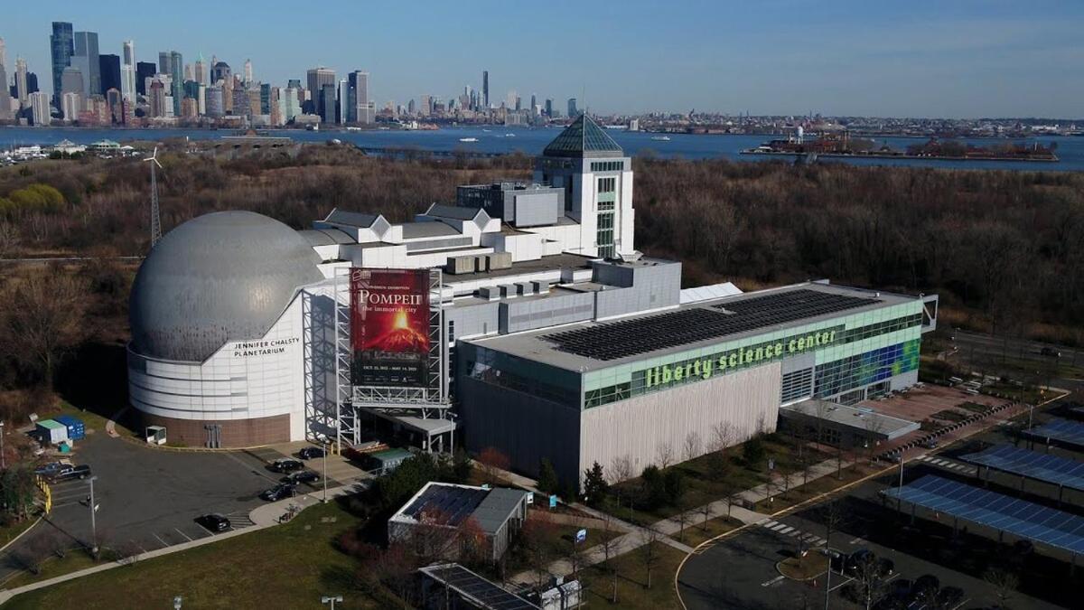 1a Prime Area Near Nyc And Ewr 98 Walk Score Apartment *
