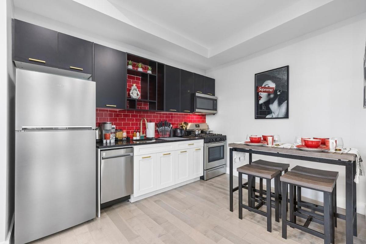 4 Near Downtown Apartment *