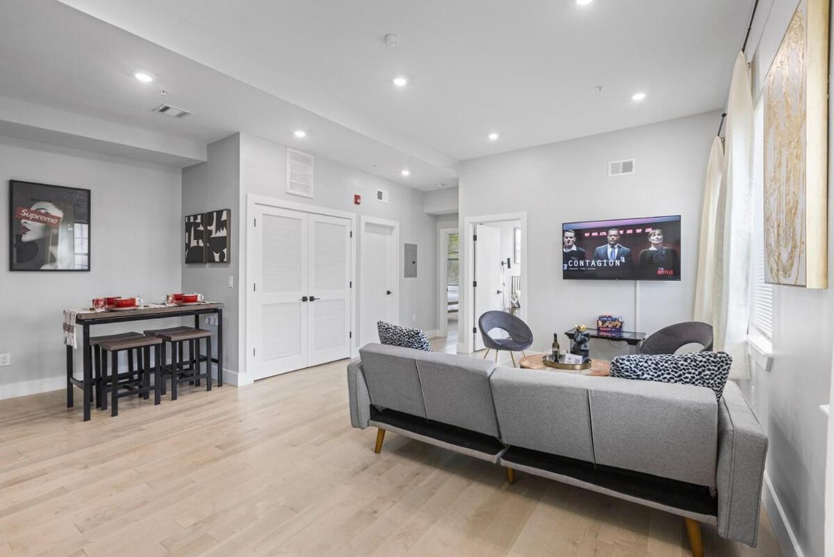 4 Near Downtown Apartment