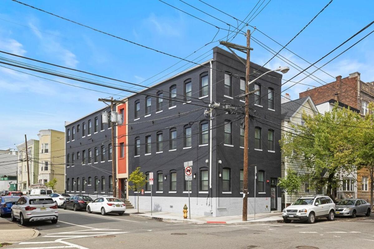 Apartment 4 Near Downtown Newark