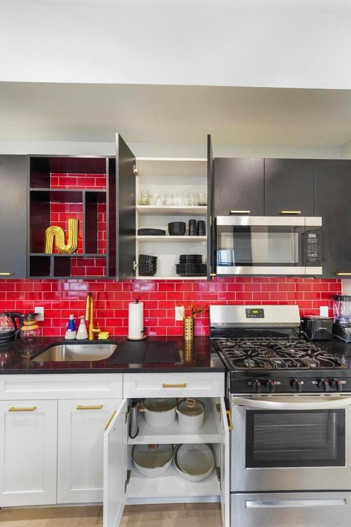 4 Near Downtown Apartment *