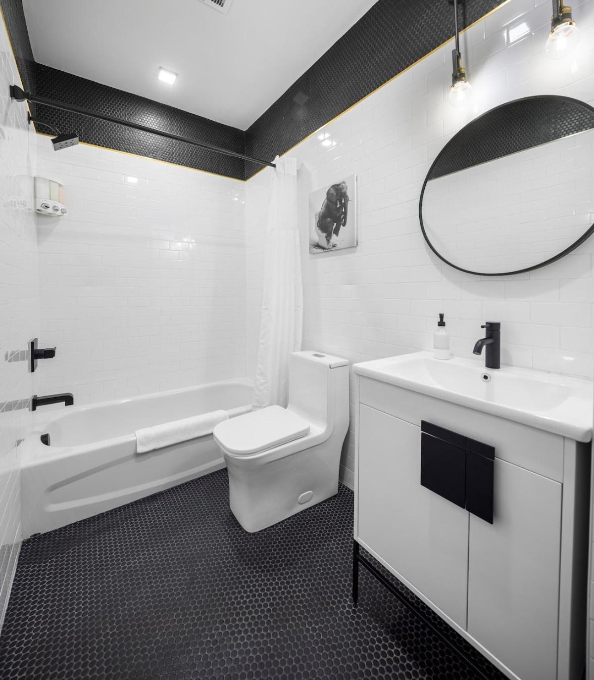 4 Near Downtown Apartment *