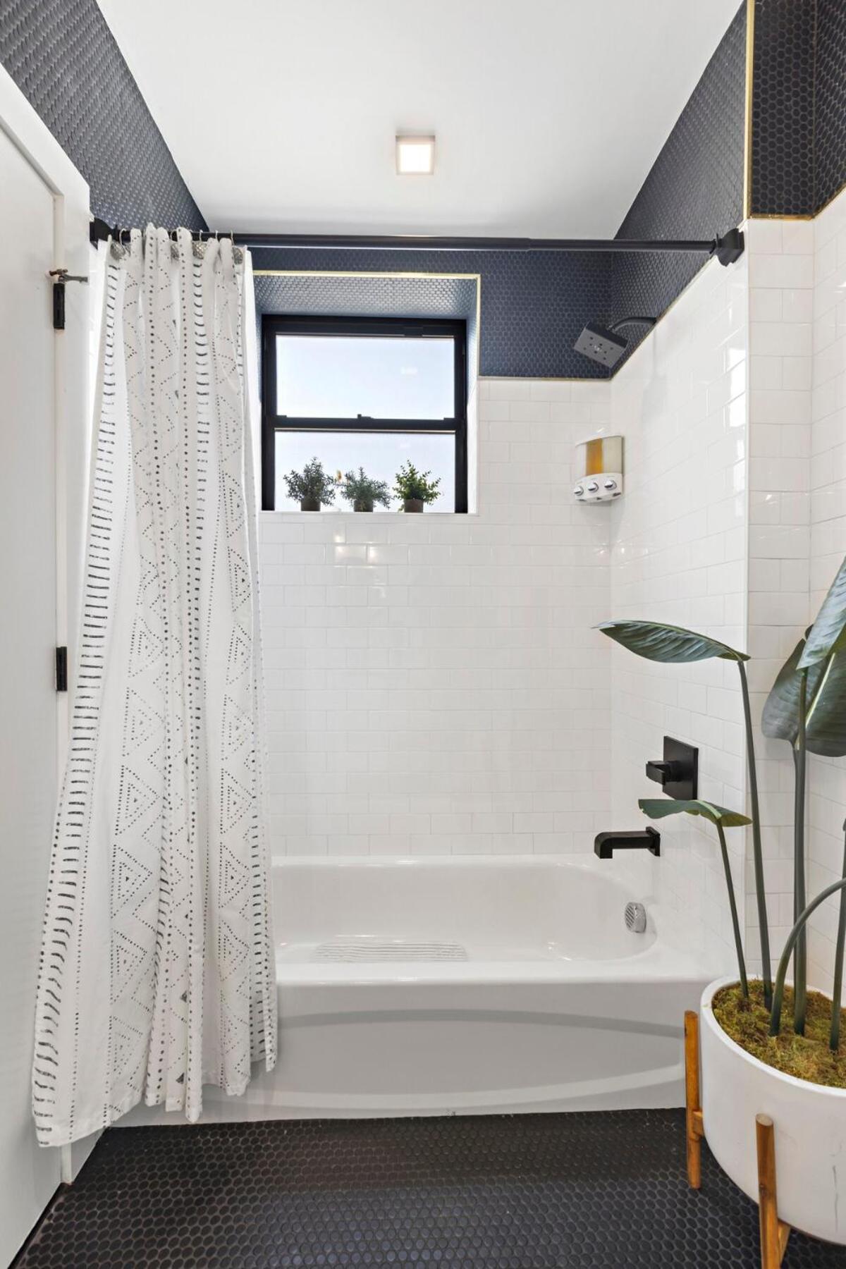 Apartment 4br Duplex, Prime Location Newark