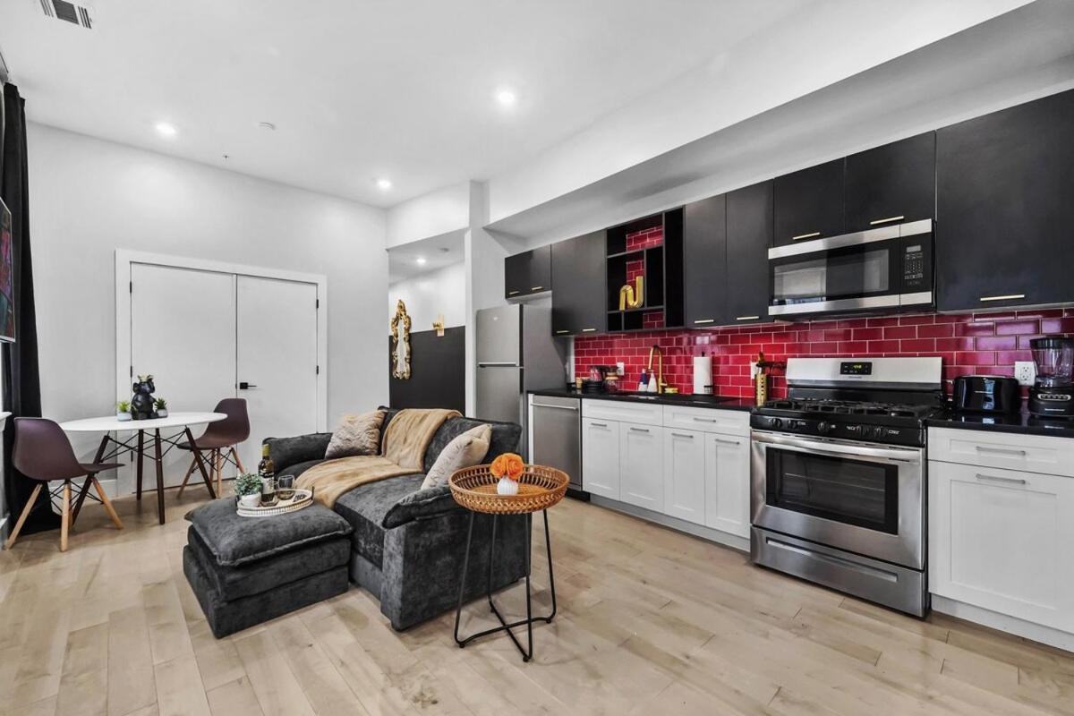 4br Duplex, Prime Location