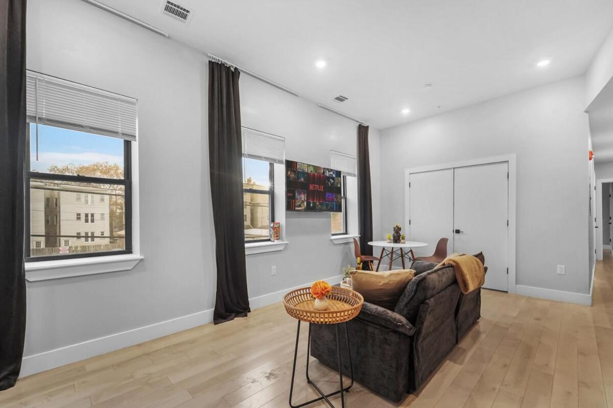 4br Duplex, Prime Location Apartment Newark