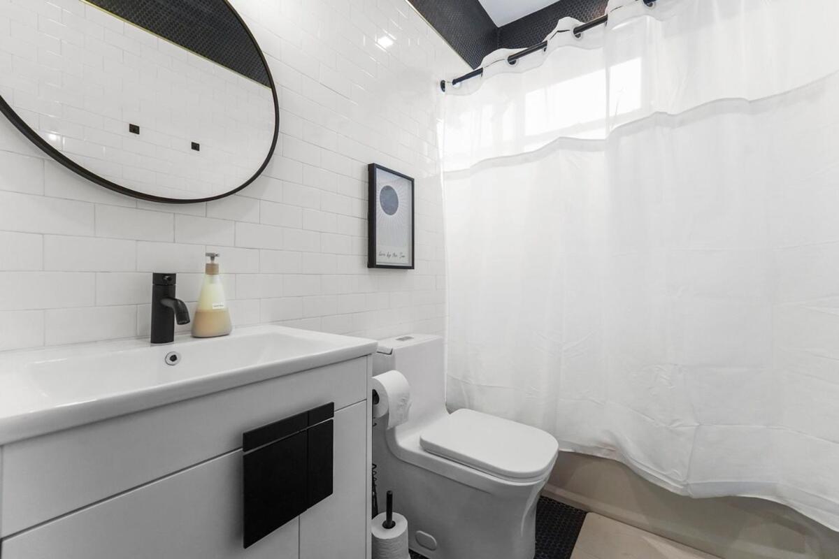 4br Duplex, Prime Location *