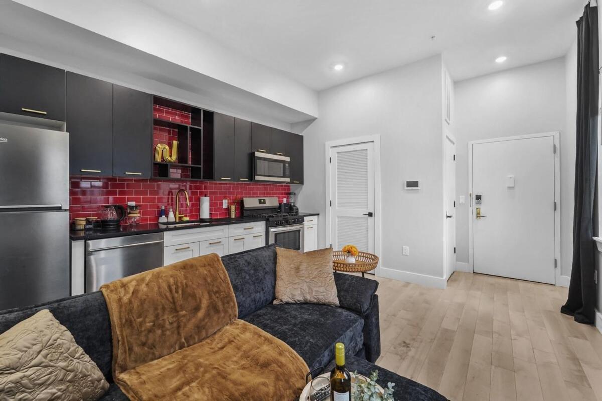 4br Duplex, Prime Location * Newark