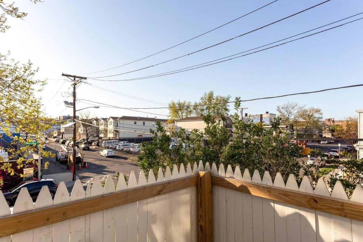 Spacious Cozy Retreat, Sleeps 10, Near Nyc & Ewr