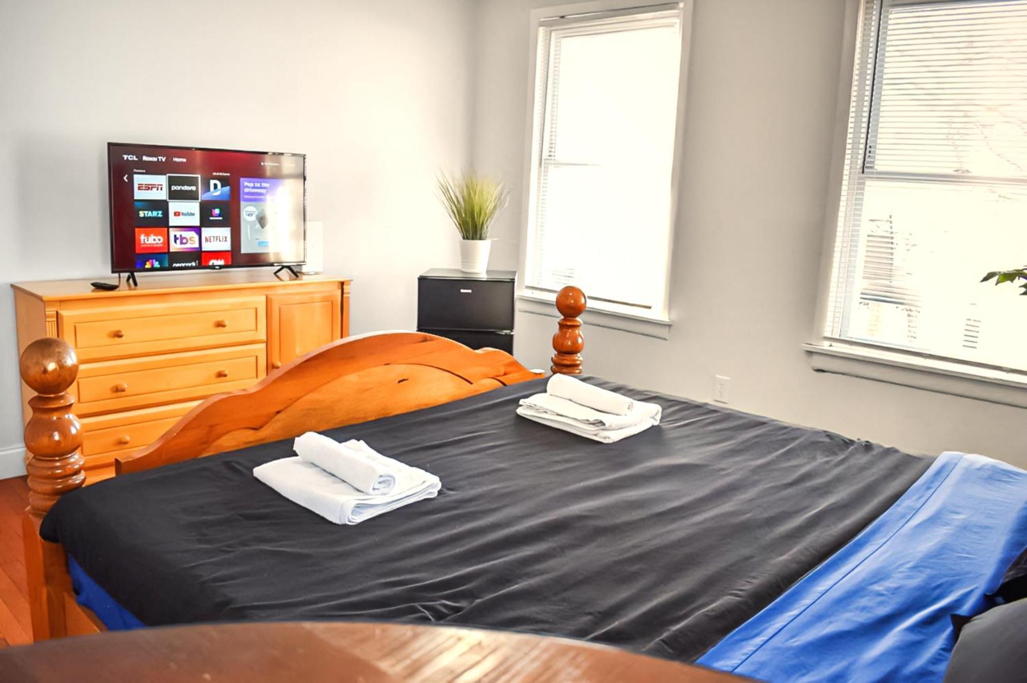 Apartment Spacious Cozy Retreat, Sleeps 10, Near Nyc & Ewr *