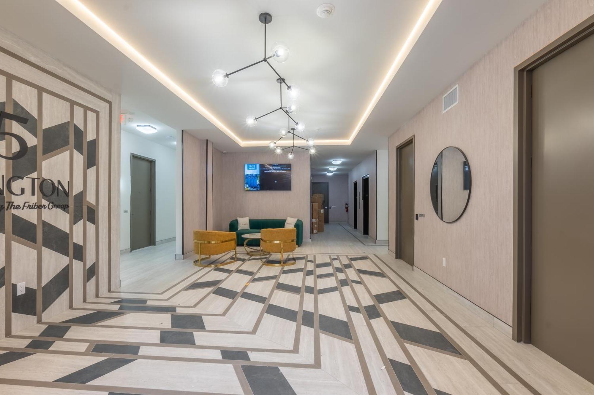 Bright And Bold Escape With Nyc Views And Free Parking, Sleeps 9 And 2 Baths