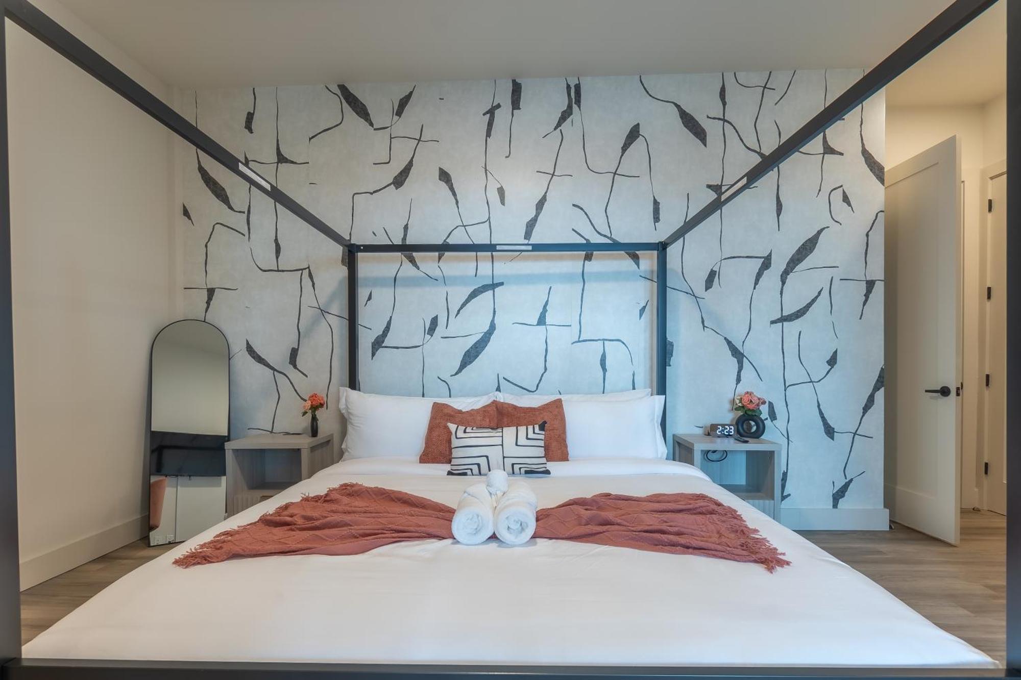 Rosy Retreat With Nyc Views By The Train, Free Parking, 3 Beds, 20 Percent Off 7 Days *