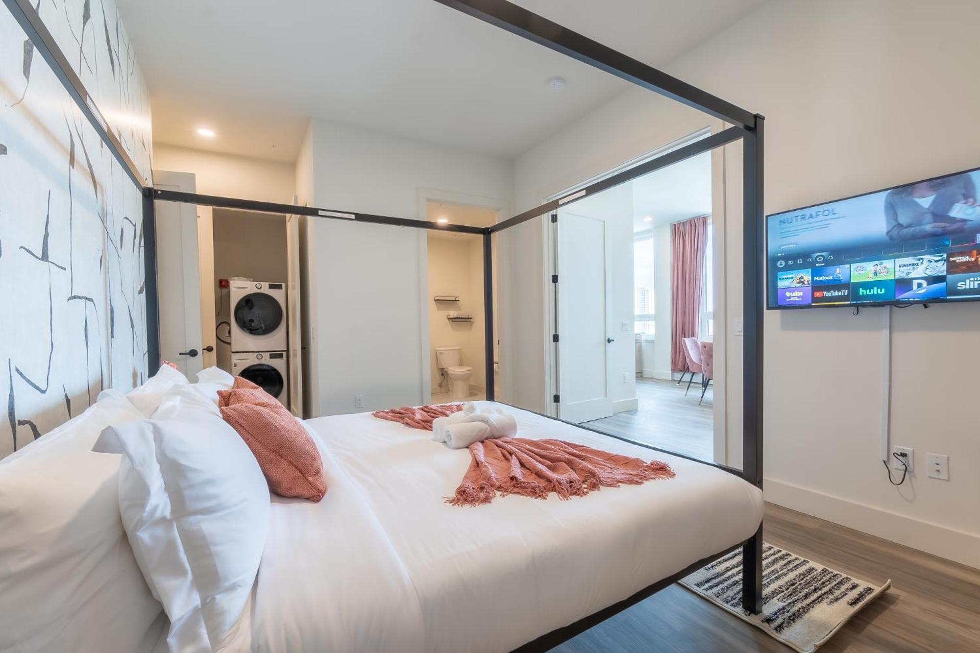 Rosy Retreat With Nyc Views By The Train, Free Parking, 3 Beds, 20 Percent Off 7 Days Apartment